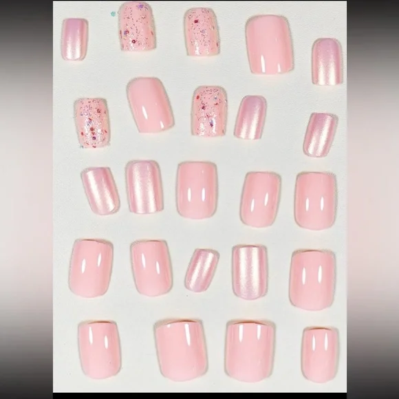 Peachy Pink Short Press On Nails ๐
๐ - Picture 3 of 3